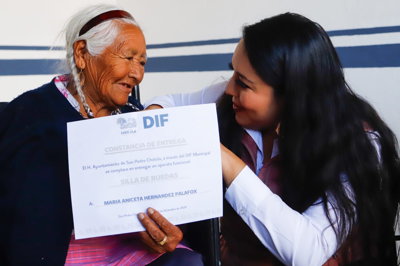 DIF Municipal y Gobierno de Cholula entregan aparatos funcionales a personas con discapacidad