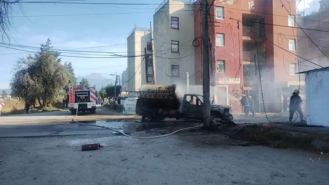 Piden apoyo a familias afectadas por explosión de pipa en Chiautempan