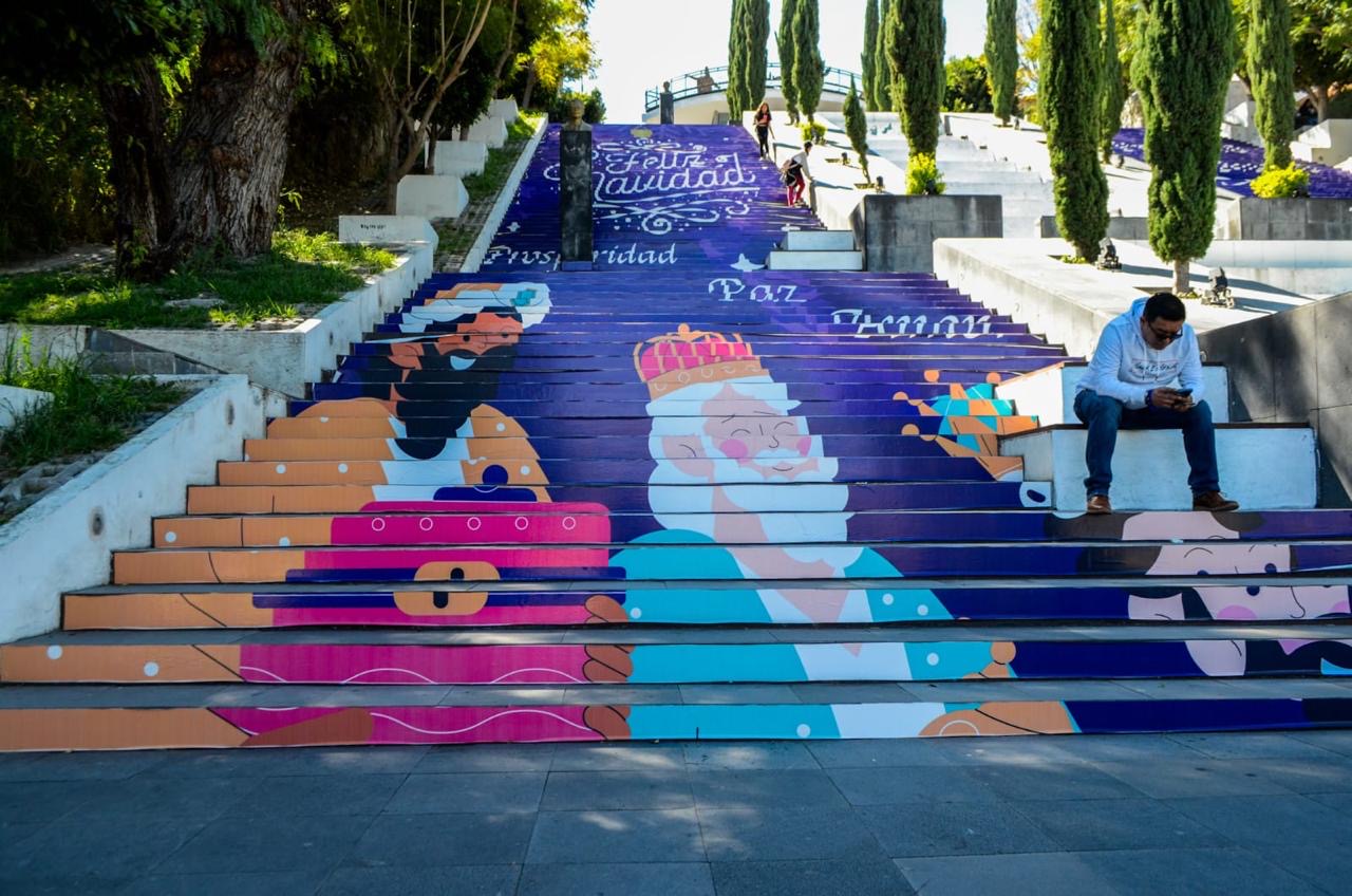 Escalinatas de los Héroes de Tlaxcala se visten de Navidad: ¡un lugar mágico!