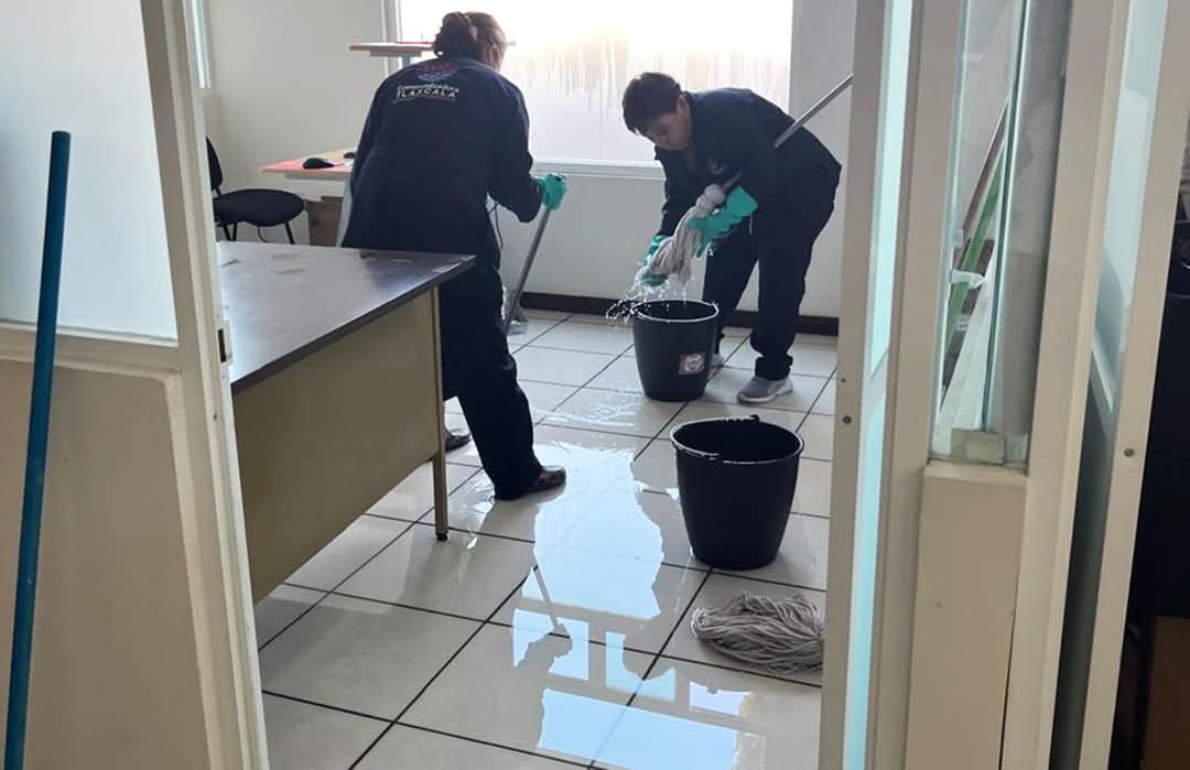 Falta de mantenimiento provoca rompimiento de tubería e inundación en PJ 