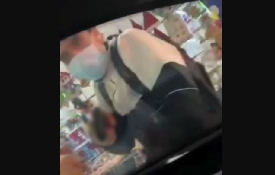 Delincuente intenta robar a ocupantes de coche blindado y es grabado