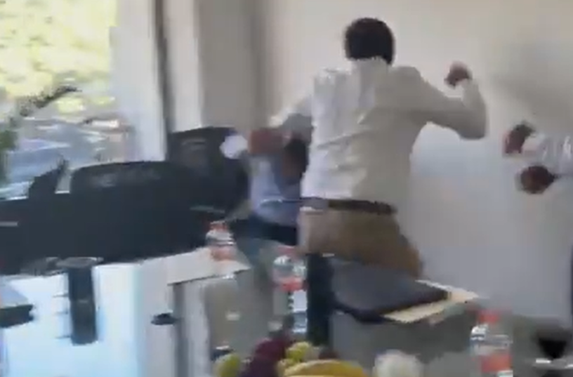 Pelea en el Congreso de Chiapas: Diputado del PVEM es golpeado por exlegislador