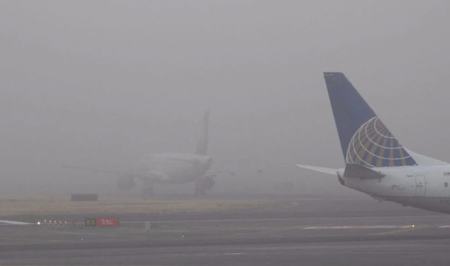 Niebla en el AICM causa retrasos en vuelos: Aerolíneas emiten alertas