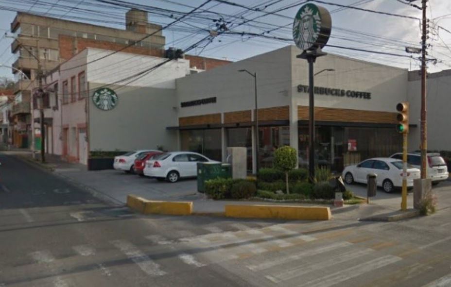 Asalto en Starbucks Puebla: clientes despojados de celulares y laptops