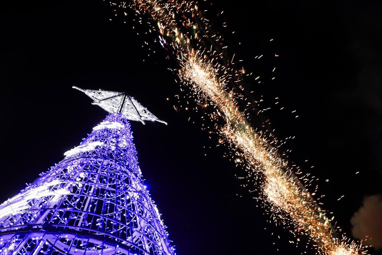 San Andrés Cholula se ilumina con encendido del Árbol Navideño
