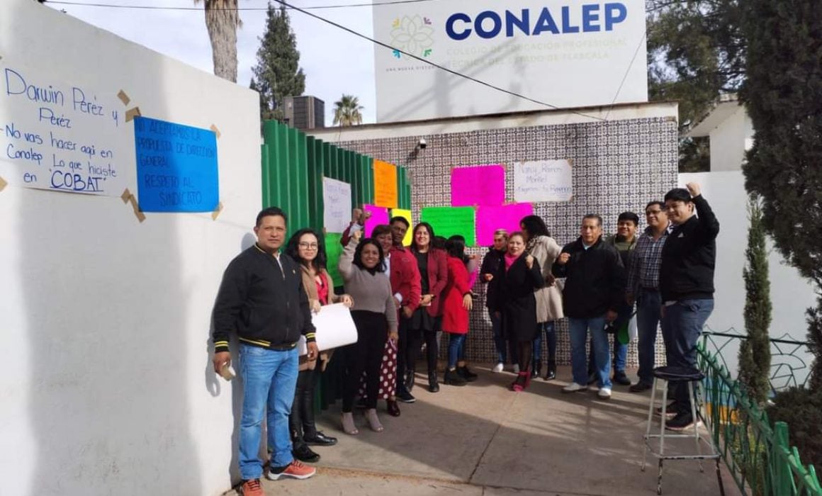 Protestan docentes del Conalep Tlaxcala; piden respeto a plazas