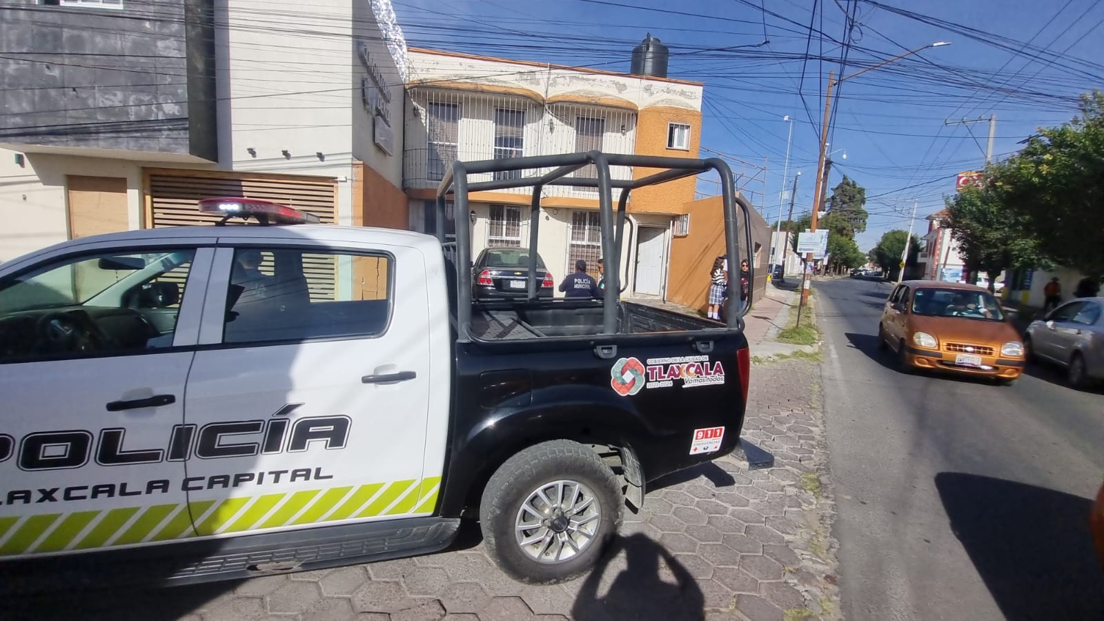 Delincuentes roban instrumentos y equipos de audio de escuela de música, en Tizatlán