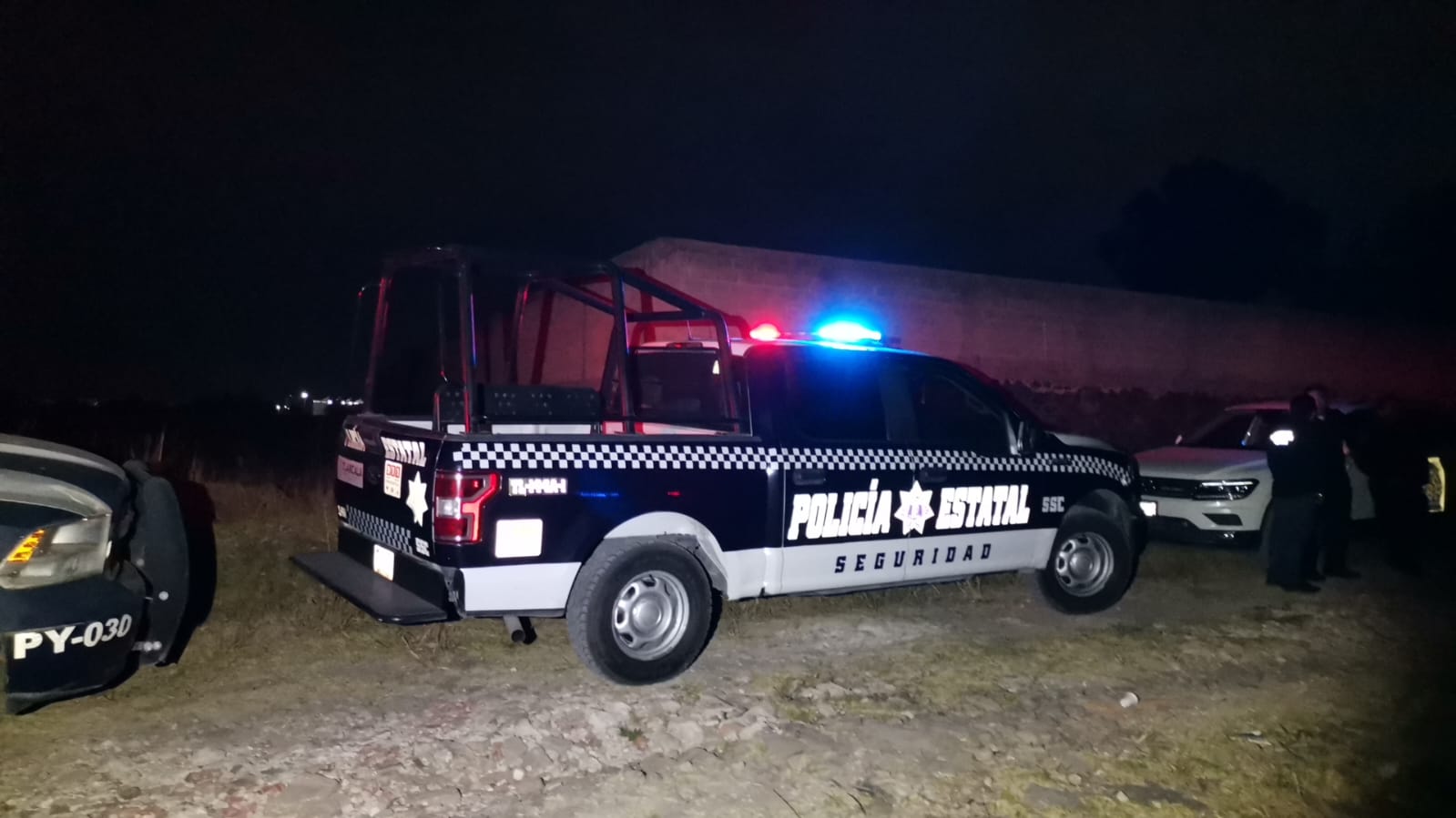 Mujer y sus dos hijos salen de compras de Galerías Tlaxcala y son asaltados por sujetos armados, en Libramiento