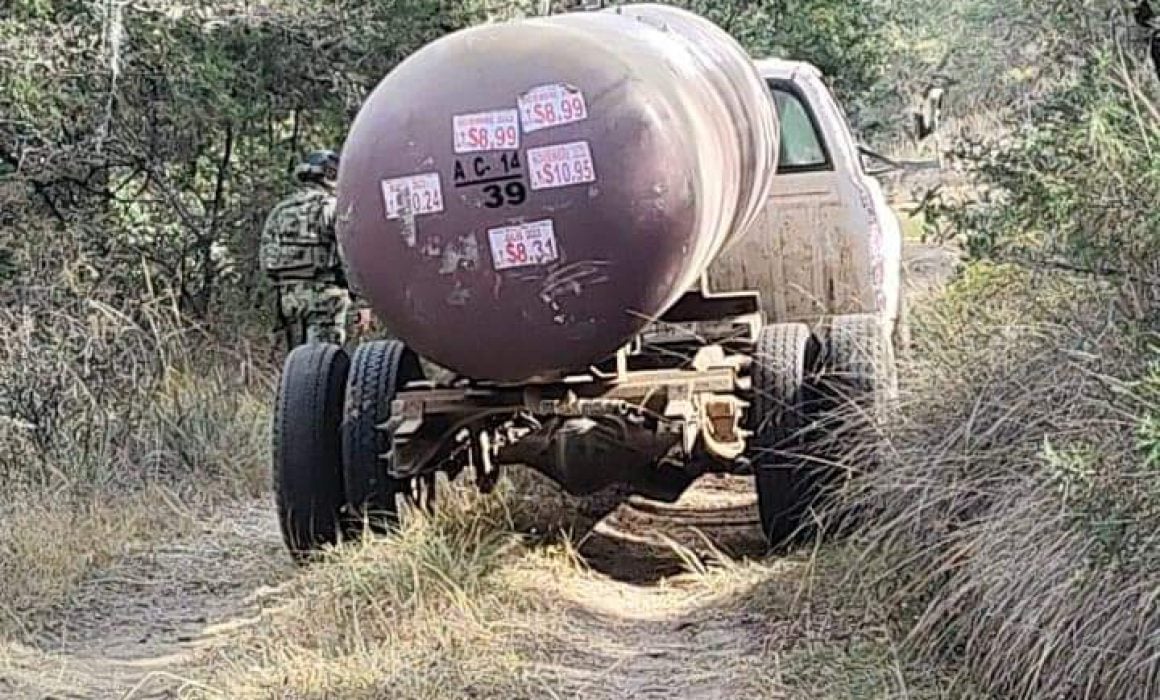 Aseguran 2 pipas de huachigas en Atotonilco, Ixtacuixtla