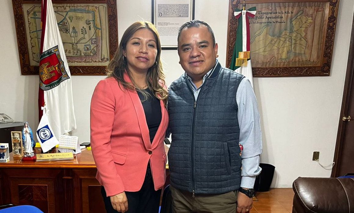 Alcalde de Apetatitlán se reúne con dirigente del 7 de Mayo, Karina Erazo
