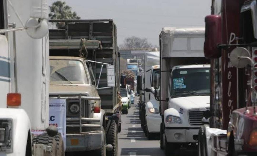 Amagan transportistas de carga con paro nacional el próximo 18 de enero por inseguridad en carreteras