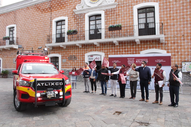 Ariadna Ayala entrega unidad ligera de ataque rápido para garantizar respuesta oportuna a emergencias por parte de protección civil de Atlixco