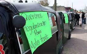 Protestan mototaxistas en Foro de Movilidad en Zacatelco