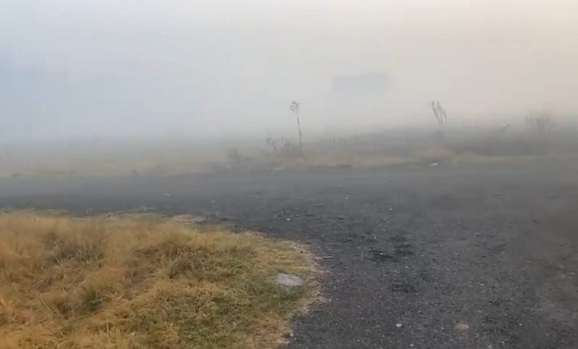 Continúa nube de humo por incendio de relleno de Panotla