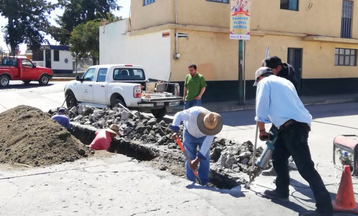 Reemplaza Capamh línea de conducción en el centro de Huamantla