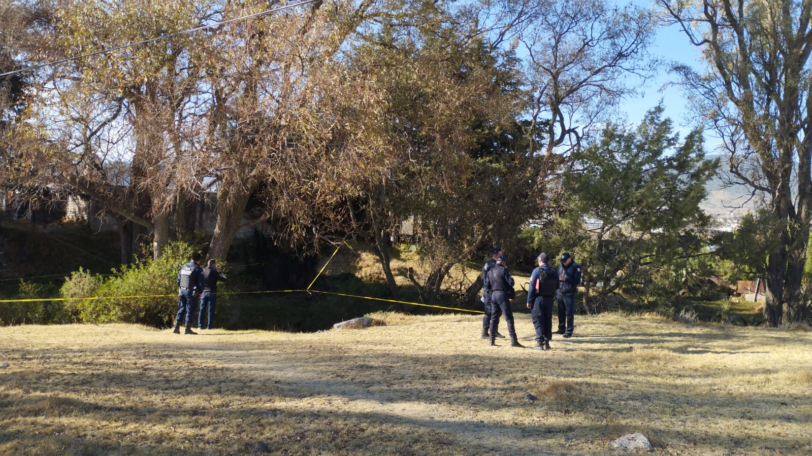Sin vida hallan a un hombre dentro de un riachuelo, en Tlaxco