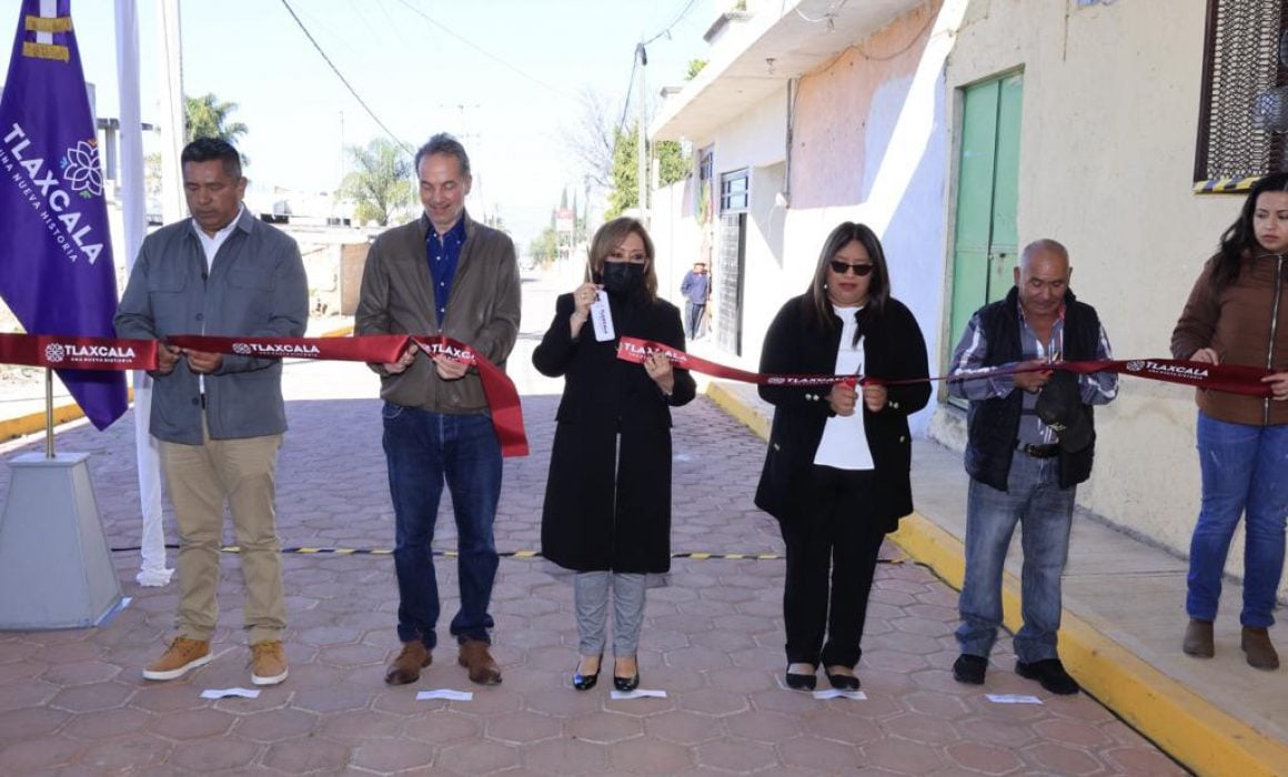 Inaugura Lorena Cuéllar obra pública en Acuamanala