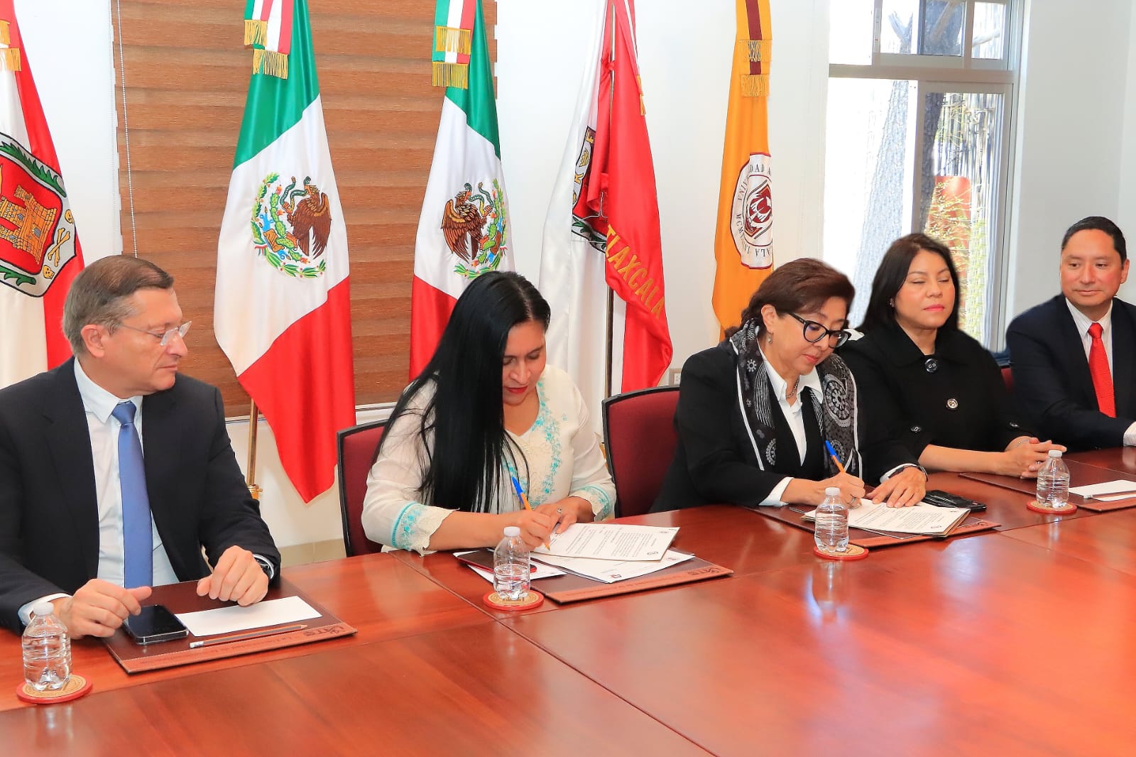 Vincularán a universitarios tlaxcaltecas en la industria aeroespacial de México