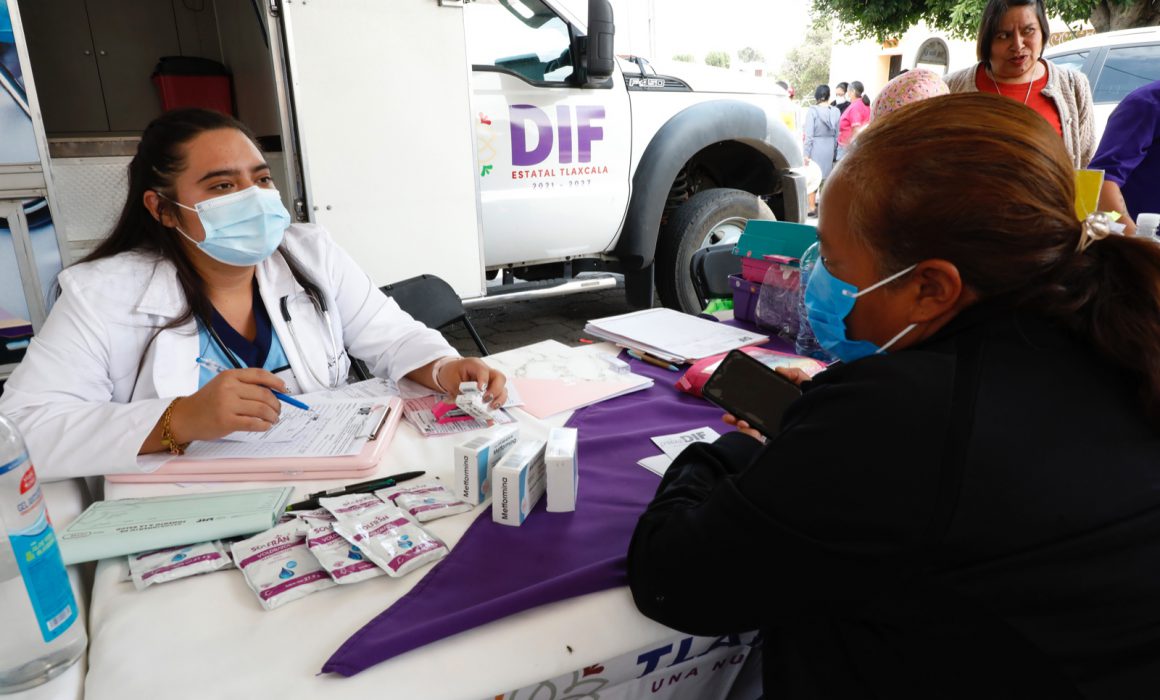 Promueve Sedif acceso a salud con unidades móviles de servicios médicos