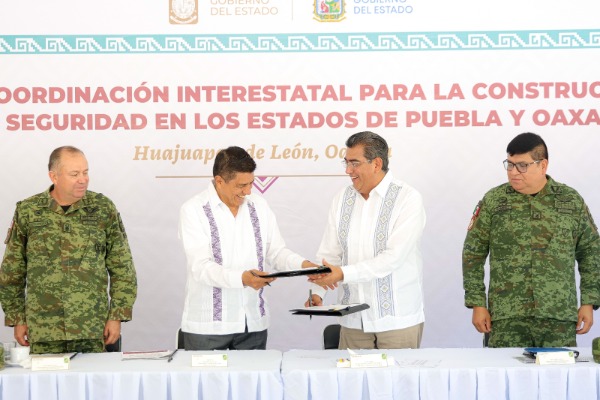 Firma Sergio Salomón Céspedes convenio de seguridad con Oaxaca