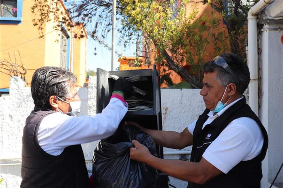 Destrozan más de siete mil credenciales del INE vencidas