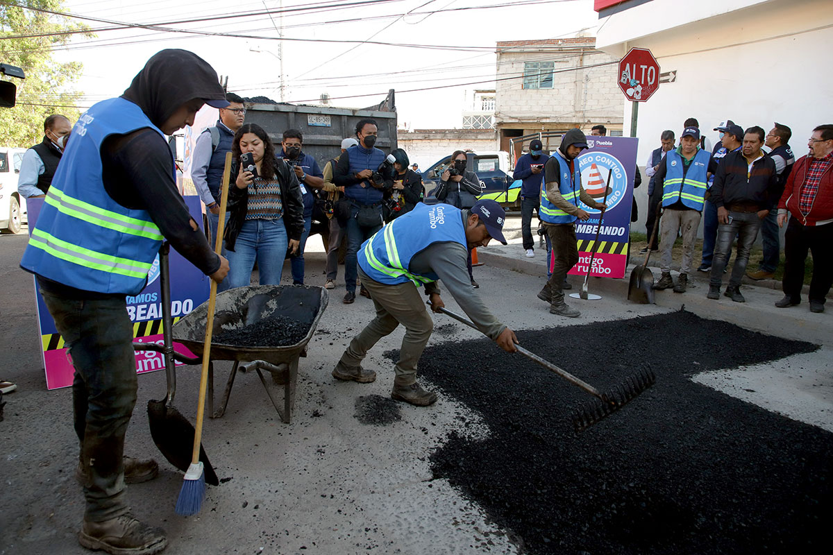 Ayuntamiento de Puebla evalúa propuesta de CMIC para realizar bacheo nocturno