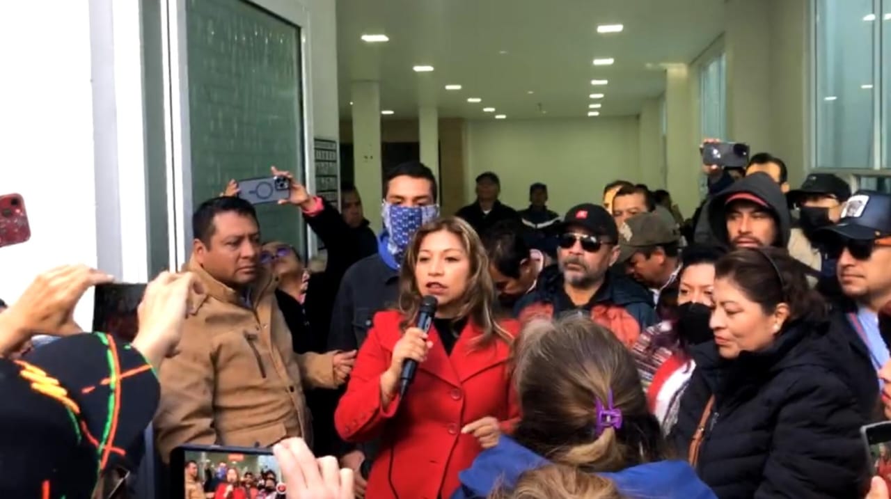 Que siempre no Enrique Escobar, entrega TCyA toma de nota a Karina Erazo como secretaria del sindicato 7 de Mayo