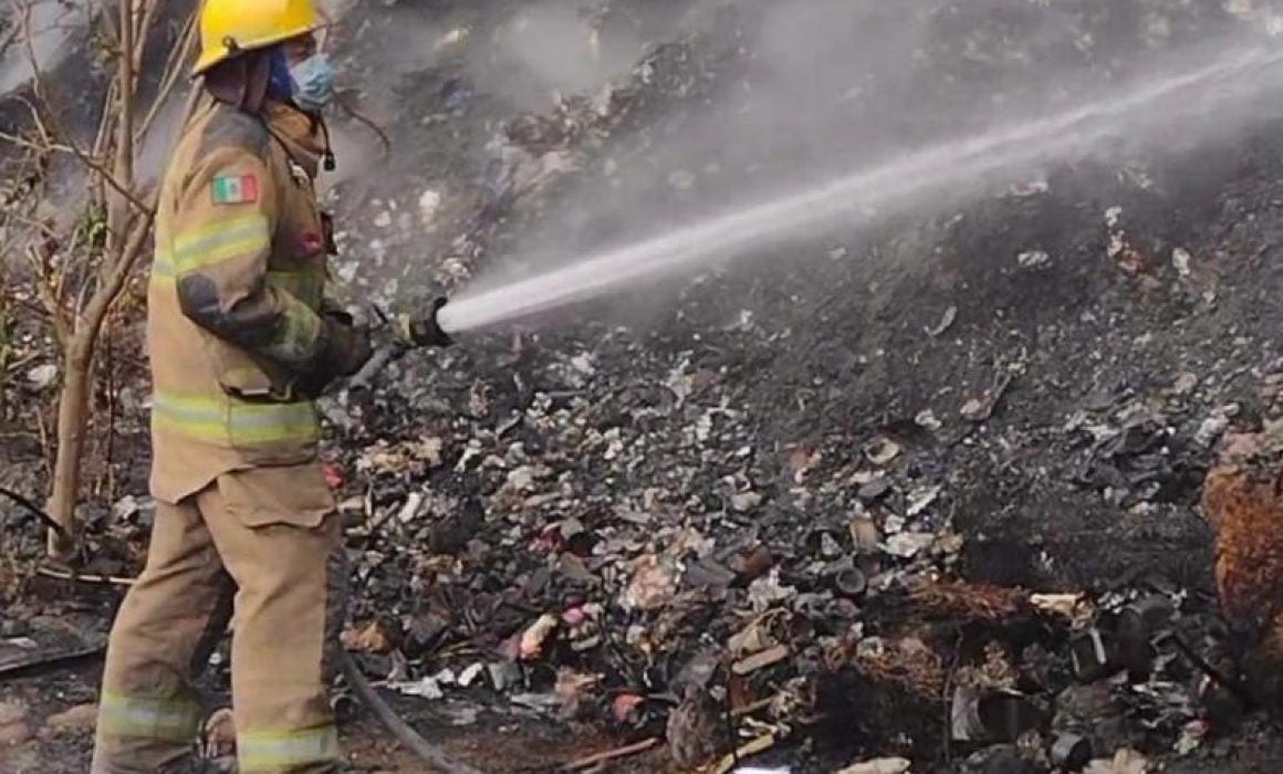 Aviva incendio en el basurero de Panotla