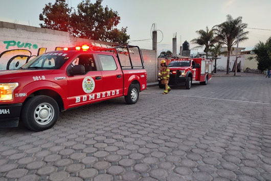 Se incendia tapicería en La Loma Xicohténcatl; deja daños materiales