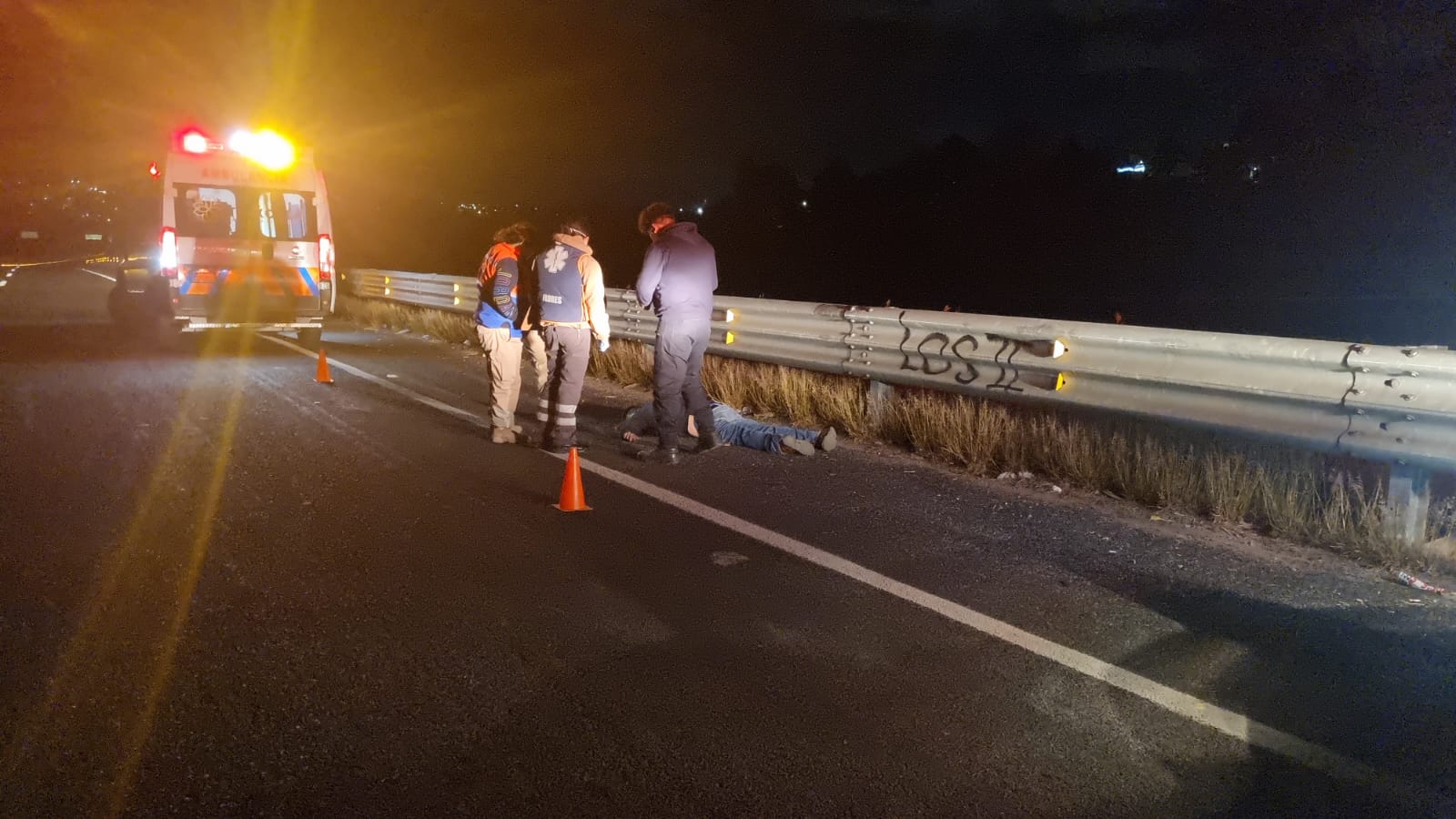 Localizan a hombre muerto en Libramiento Tlaccala, tenía un balazo en el pómulo 