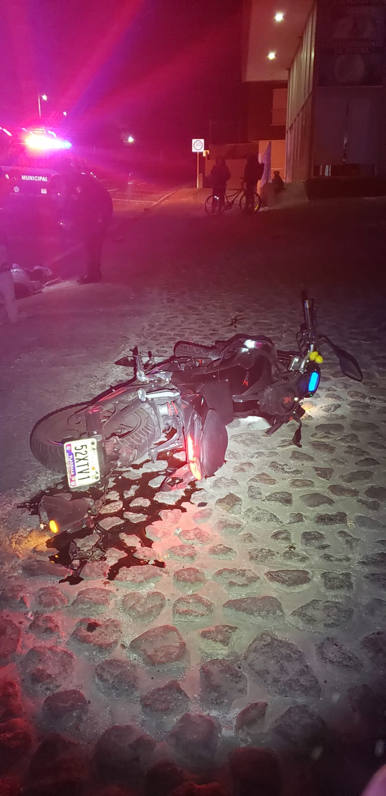 Trágico desenlace en Chiautempan: Motociclista pierde la vida tras accidente provocado por coladera destapada