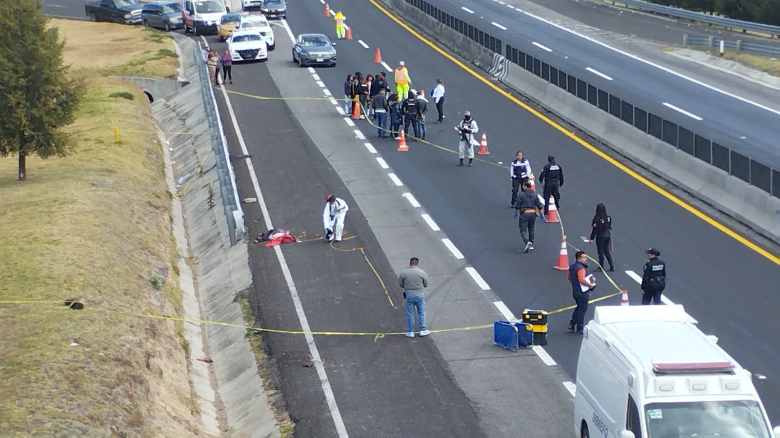 Abuelita fallece en su intento de cruzar la México-Veracruz, fue atropellada por un automóvil