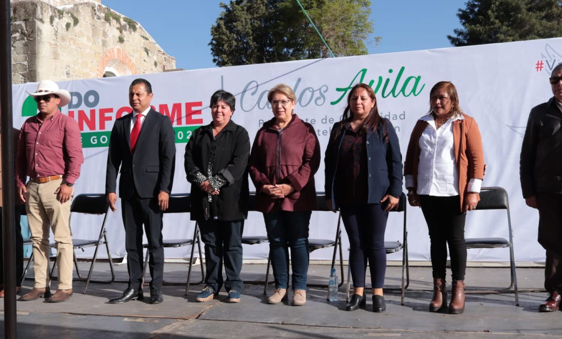 Asiste Maribel Pérez Arenas a segundo informe de actividades en Tizatlán