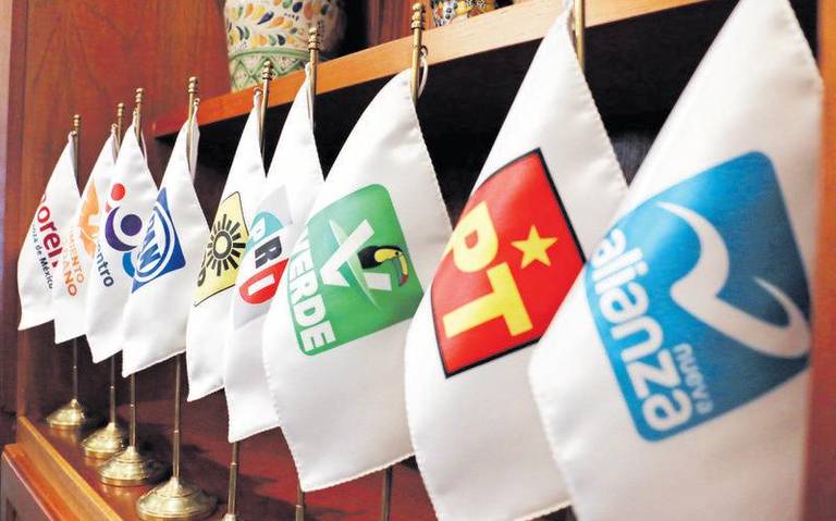 El Instituto Tlaxcalteca de Elecciones (ITE) recibirá un total de 275 millones 689 mil 154 pesos, según el Presupuesto de Egresos para el ejercicio fiscal 2024. De este monto, más de 92 millones de pesos se destinarán a los partidos políticos en este año electoral, distribuidos entre 11 institutos políticos, de acuerdo con la aprobación de legisladores.  Morena encabeza la lista de partidos con mayores prerrogativas, obteniendo 18 millones 265 mil 353 pesos, más 5 millones 317 mil 228 pesos destinados a la promoción del voto. A pesar de los desafíos políticos, el Partido Revolucionario Institucional (PRI) se coloca como la segunda fuerza en Tlaxcala, recibiendo 10 millones 441 mil 828 pesos y 3 millones 41 mil 294 pesos para actividades específicas. Por su parte, Acción Nacional (PAN) tendrá 10 millones 285 mil 466.15 pesos, y el Partido del Trabajo 8 millones 801 mil 205.32 pesos.  El PRD contará con un presupuesto total de 6 millones 911 mil 188.72 pesos; el PAC recibirá 6 millones 791 mil 835.62 pesos; Fuerza por México obtendrá 6 millones 356 mil 504.78 pesos; Nueva Alianza se beneficiará con 5 millones 953 mil 555.45 pesos, y el Partido Verde Ecologista de México recibirá 5 millones 299 mil 157.47 pesos. Los partidos con las prerrogativas más bajas para este año son Movimiento Ciudadano y Redes Sociales Progresistas, ambos con un millón 804 mil 566.17 pesos cada uno.  Conforme a la Constitución Política local, el financiamiento se asignará a los 11 partidos con registro y derecho a la bolsa mediante dos principios: el 30% se distribuirá de forma igualitaria, y el 70% restante se asignará según el porcentaje de votos obtenido en la elección de diputados de mayoría relativa inmediata anterior.