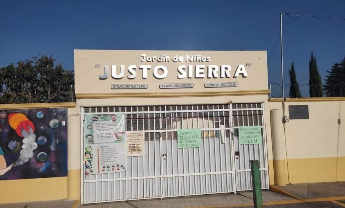 Padres de familia toman instalaciones de kinder en Ixtacuixtla