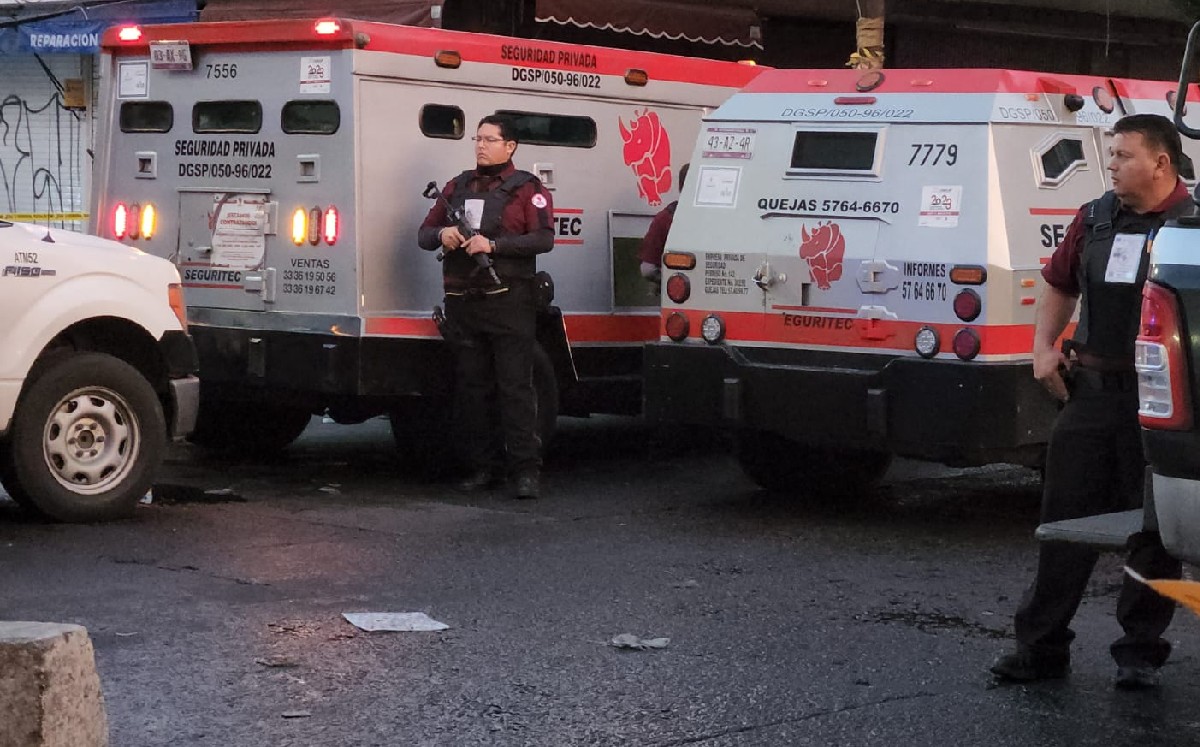 Asaltan a camioneta de valores en Guadalajara