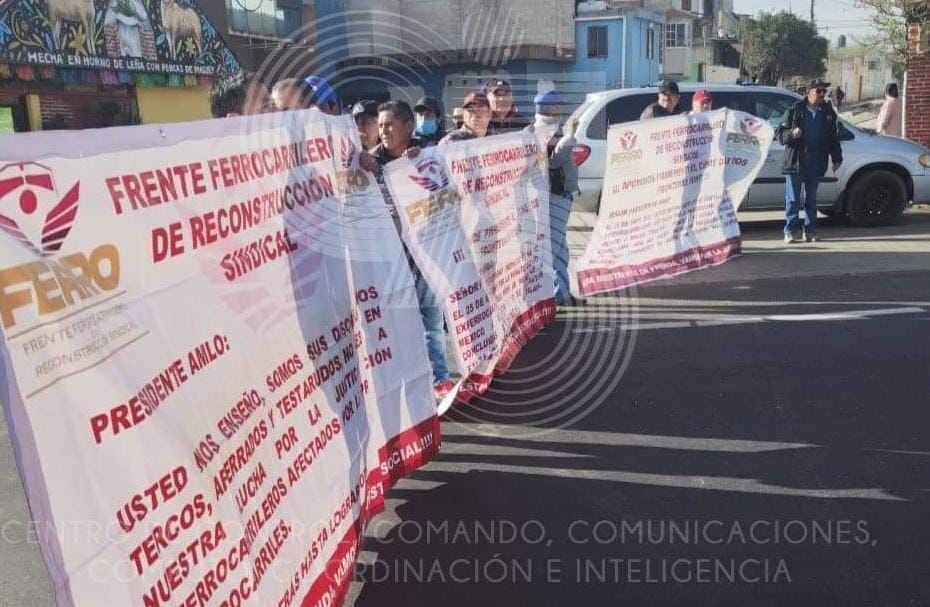  Ferrocarrileros se manifestaron en Calpulalpan