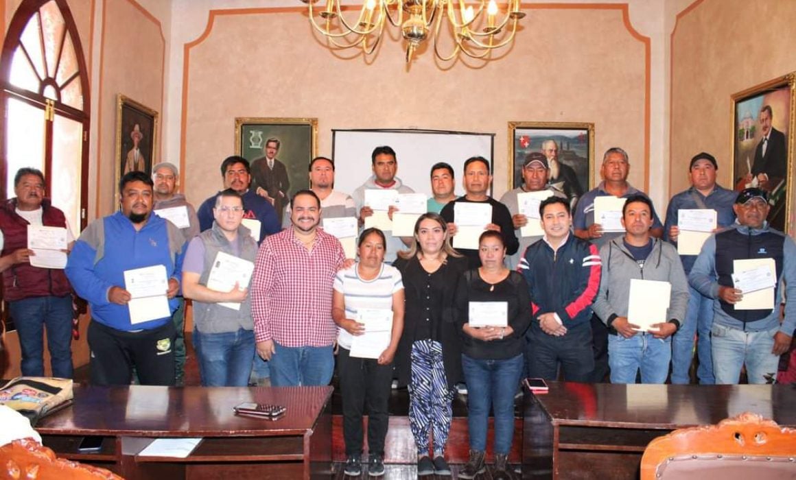 Entrega Ayuntamiento de Tlaxcala permisos a recolectores voluntarios