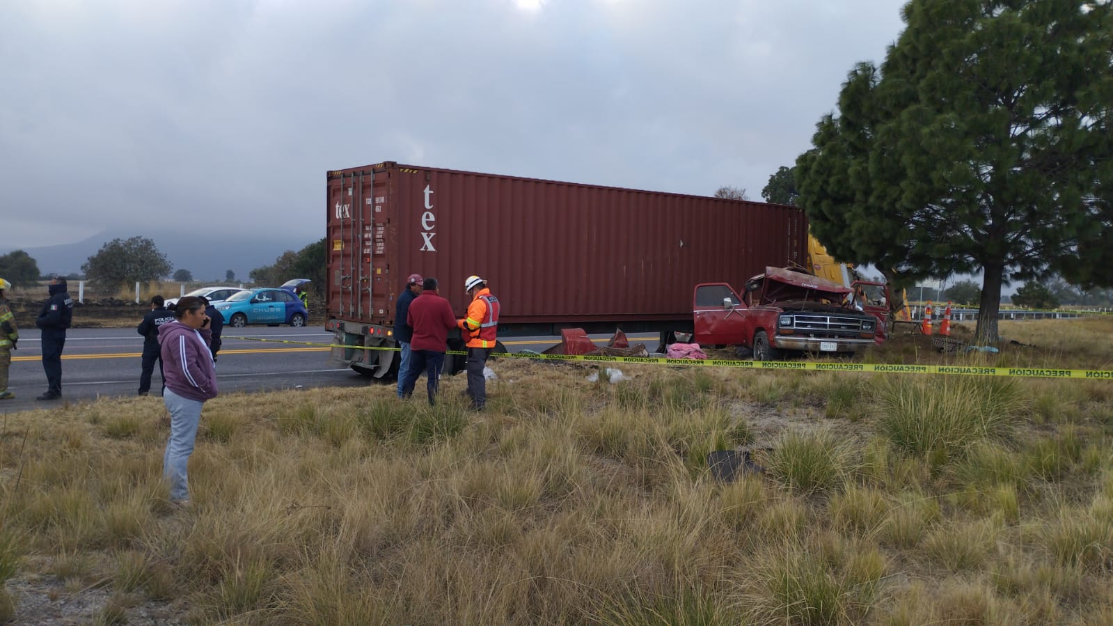 Familia tlaxcalteca sufre accidente en la Amozoc-Perote: un menor de tres años pierde la vida