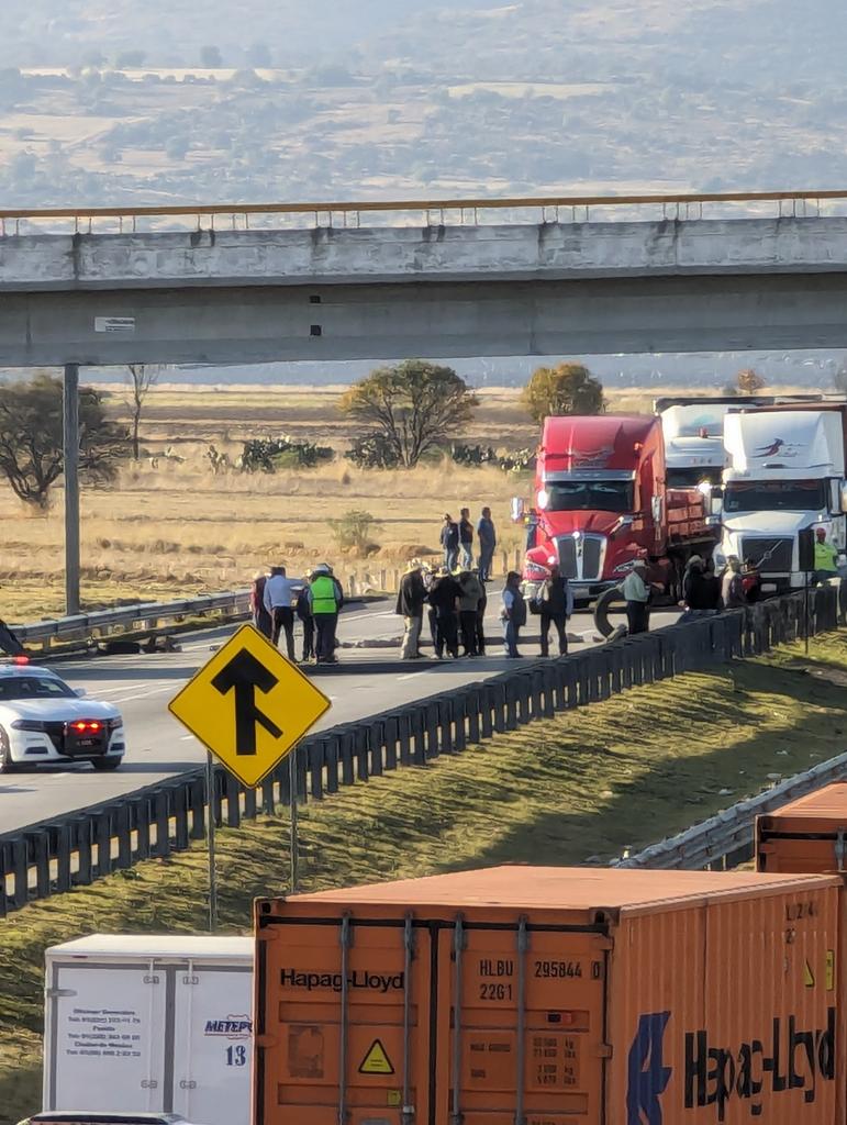 Falta de pago por propiedades enoja a campesinos, toman Arco Norte en Calpulalpan