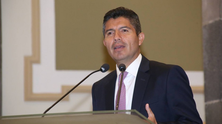 Eduardo Rivera Pérez acusa a Morena de absorber liderazgos y comprar conciencias