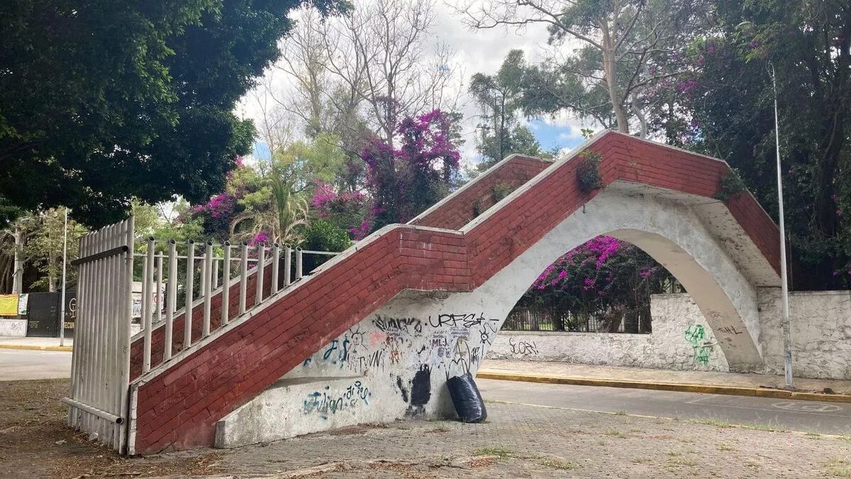 Retirarán puente no funcional en el Centro Escolar Niños Héroes de Chapultepec