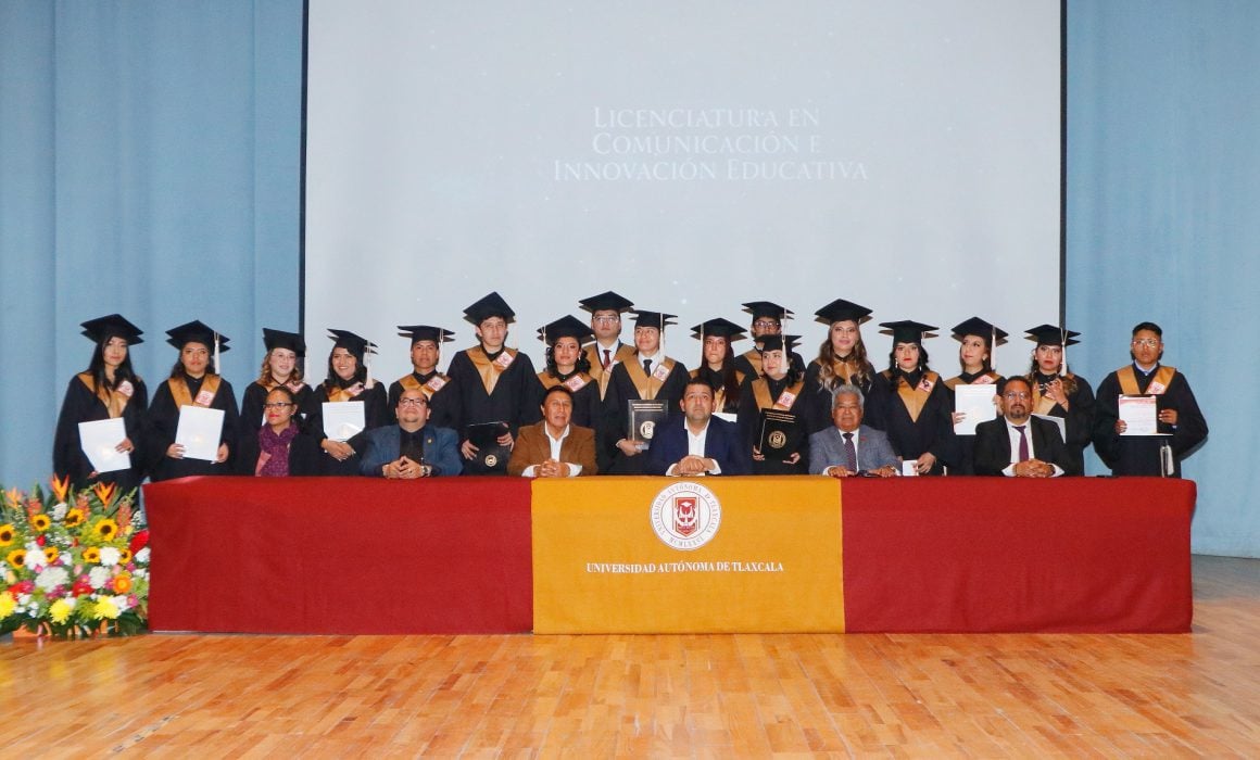 Egresan nuevos profesionistas de Ciencias de la Educación de la UATX