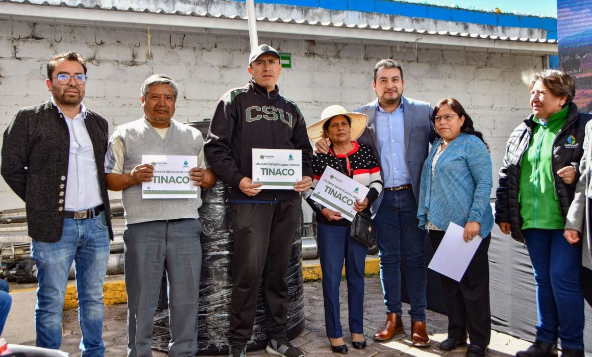 Entrega Capamh tinacos a usuarios que realizaron pagos anticipados