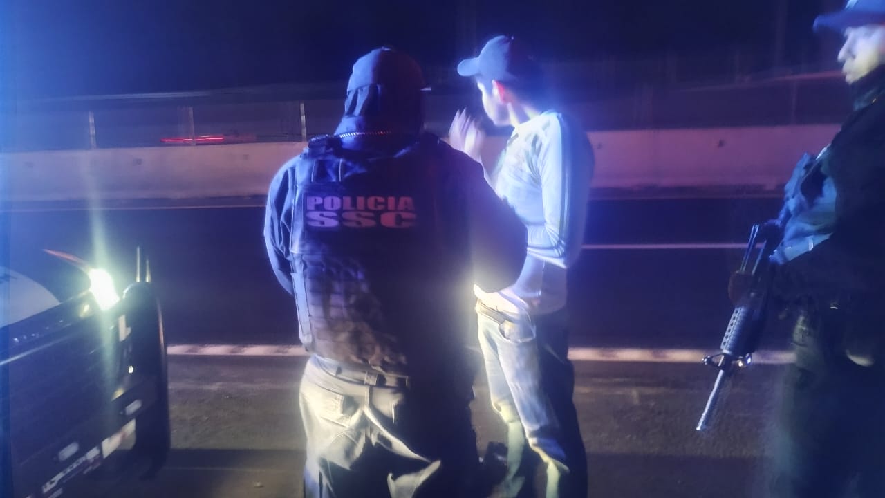 Asaltan a pasajeros y se llevan camioneta de turismo en ruta hacia Veracruz
