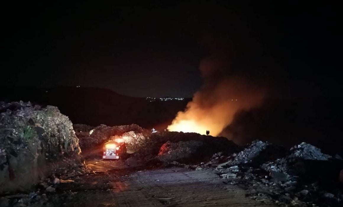 Se incendia relleno sanitario de Calpulalpan y moviliza a cuerpos de emergencia