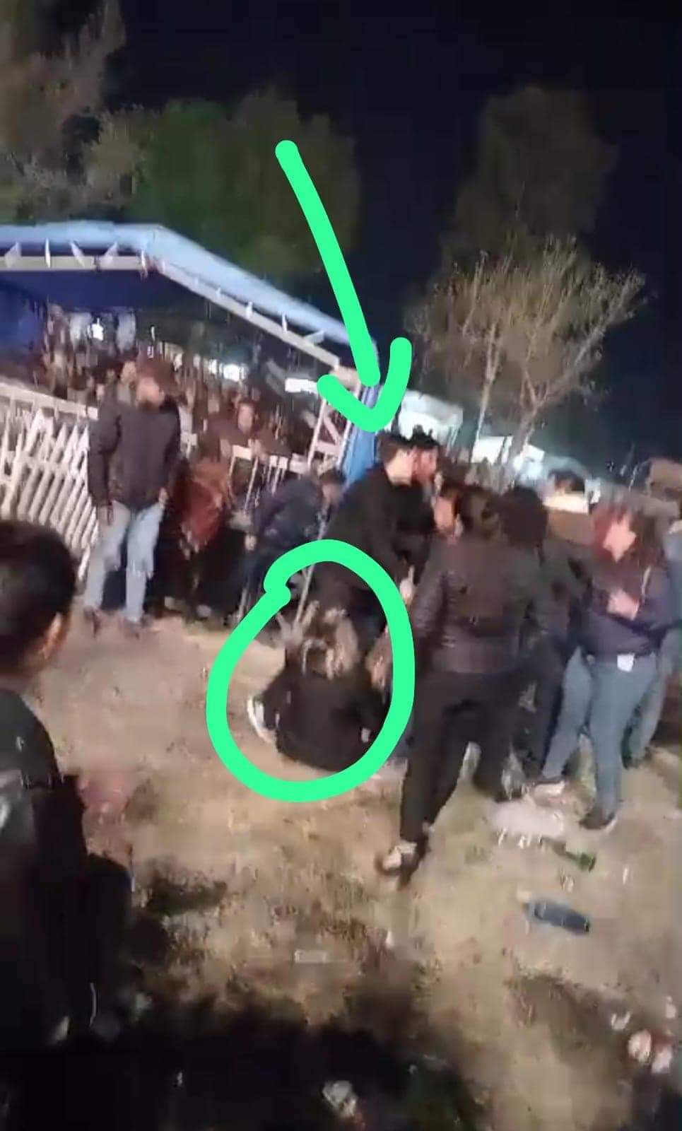 Funcionaria del DIF Municipal de Apizaco protagoniza zafarrancho en evento de feria