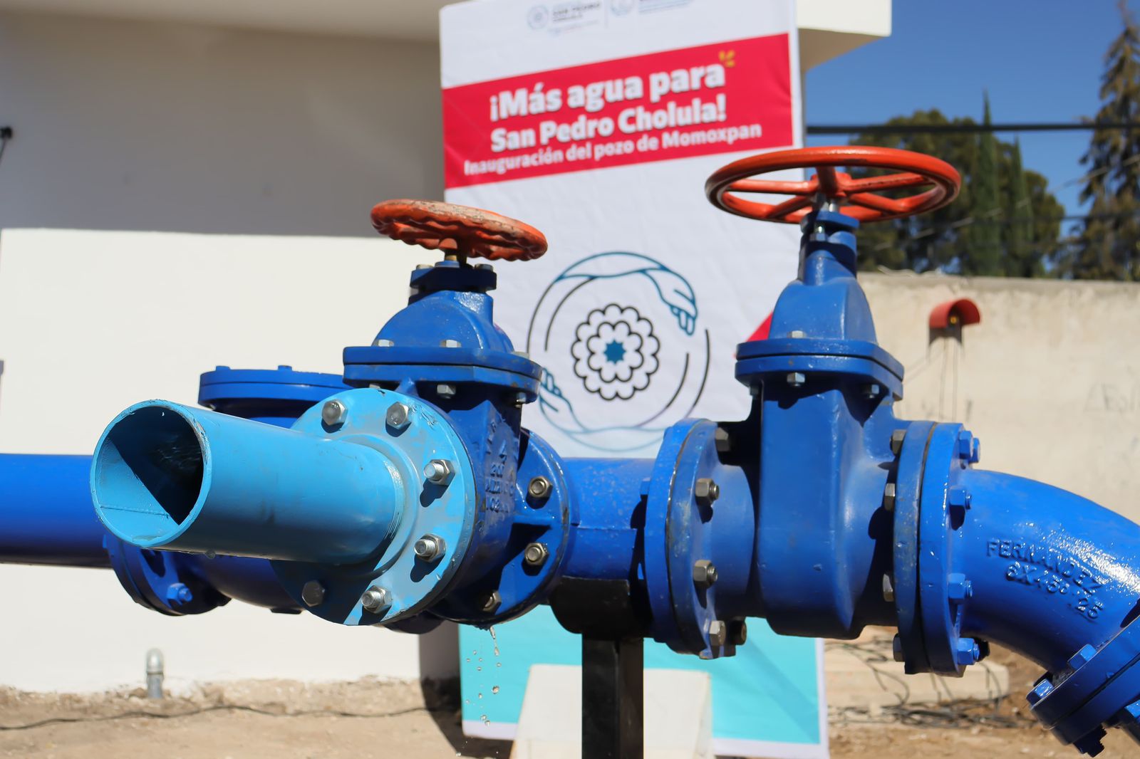 Cumple gobierno de Paola Angon con la entrega de nuevo pozo en Momoxpan