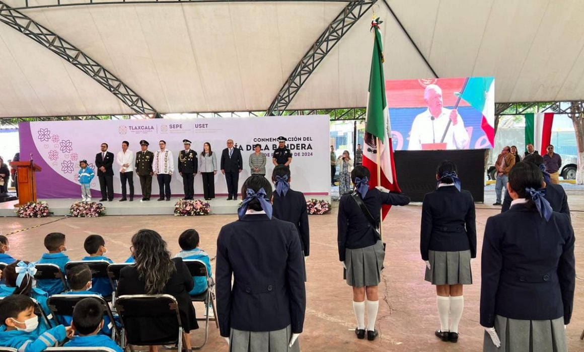Autoridades conmemoran el Día de la Bandera en Tlaxcala