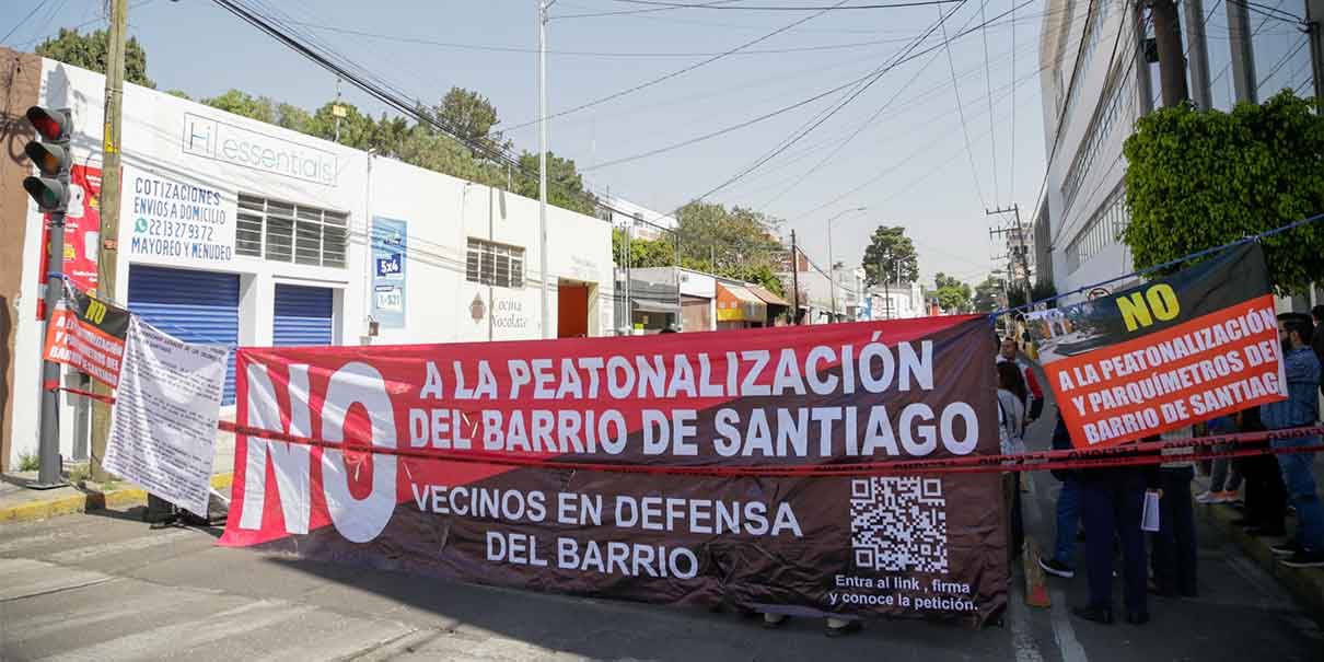 Vecinos y locatarios de Barrio de Santiago protestan contra proyecto de peatonalización